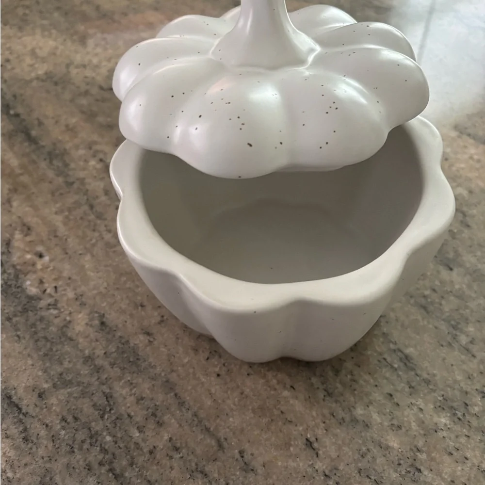 Ceramic Pumpkin-Shaped Container - Picture 3 of 5